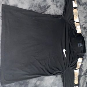 Black and camo Nike men’s tee